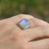Petite bague carré argent torsadé et Pierre de lune irisée (blanc)