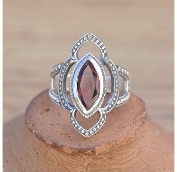 Bague ajourée argent ciselé et Grenat (rouge)