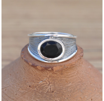 Anneau en argent strié et pierre Onyx noir ovale (noir)