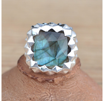 Grosse chevalière pointes argent et pierre Labradorite (bleu)