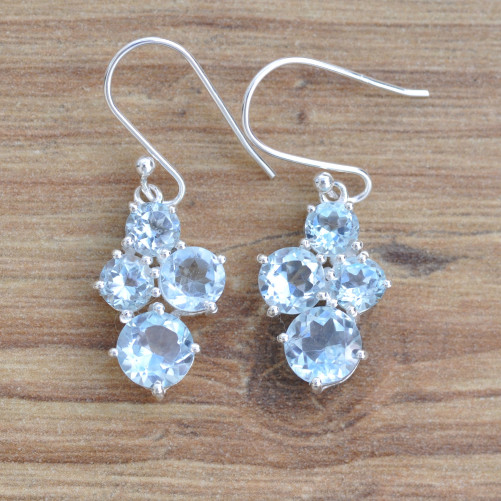 Petites boucles 4 pierres Topaze bleue griffées et argent (bleu)