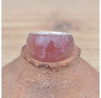 Bague en argent et pierre incurvée en Quartz strawberry (rose)