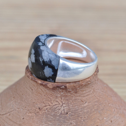 Bague en argent et pierre incurvée en Jaspe (noir) T62
