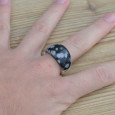 Bague en argent et pierre incurvée en Jaspe (noir) T62 Bague en argent et pierre incurvée en Jaspe (noir) T62