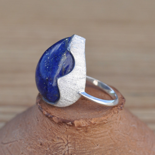 Bague goutte argent brossé et pierre bombée Lapis lazuli (bleu) T55