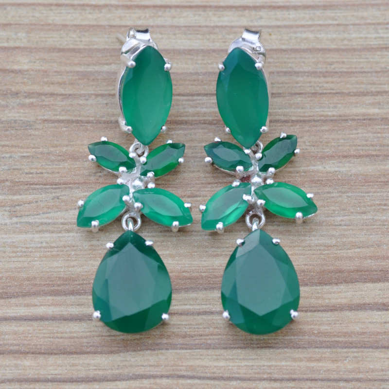 Longues boucles argent 6 pierres facettées en Agate verte (vert) Longues boucles argent 6 pierres facettées en Agate verte (vert)