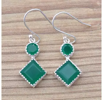 Petites boucles en argent et 2 pierres facettées en Agate verte (vert)