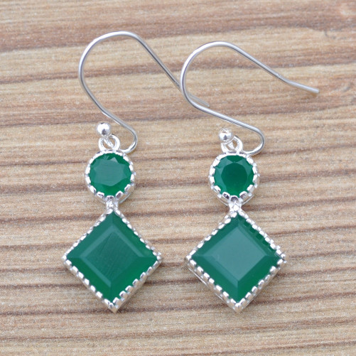 Petites boucles en argent et 2 pierres facettées en Agate verte (vert)