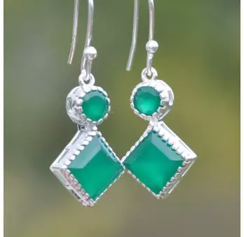 Petites boucles en argent et 2 pierres facettées en Agate verte (vert)