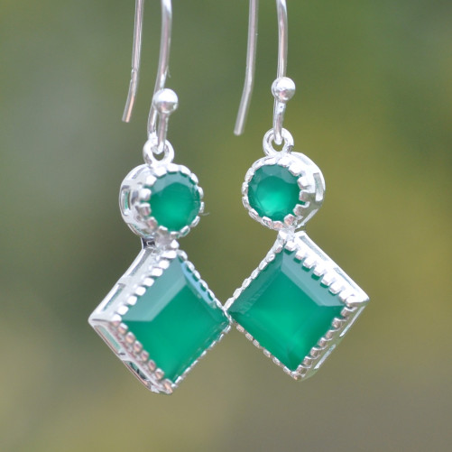 Petites boucles en argent et 2 pierres facettées en Agate verte (vert)