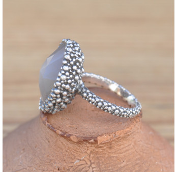 Bague reptile argent ciselé et Pierre de lune grise T56