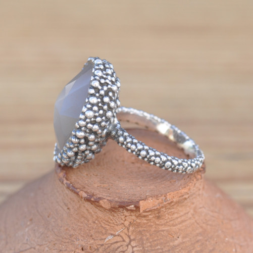 Bague reptile argent ciselé et Pierre de lune grise T56