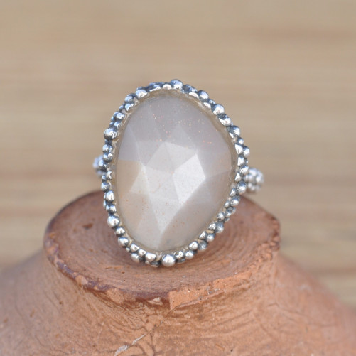 Bague reptile argent ciselé et Pierre de lune grise (gris)