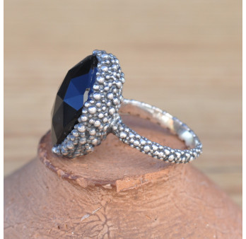 Bague reptile argent ciselé et pierre Onyx noir (noir)