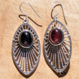 Longues boucles d'oreilles argent navette et pierre ovale en Grenat (rouge) Longues boucles d'oreilles argent navette et pierre ovale en Grenat (rouge)