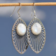 Longues boucles d'oreilles argent navette et pierre ovale en Pierre de lune (blanc) Longues boucles d'oreilles argent navette et pierre ovale en Pierre de lune (blanc)