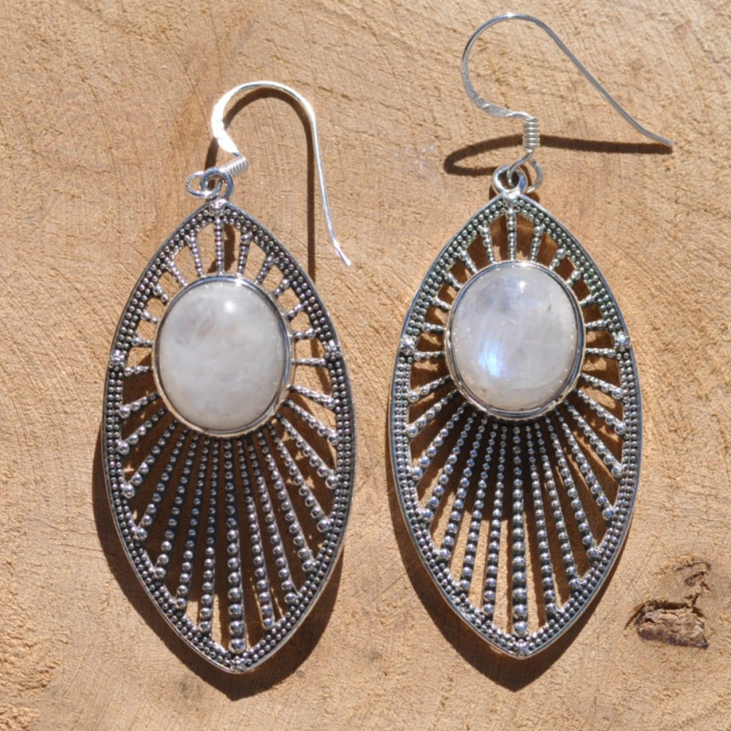 Longues boucles d'oreilles argent navette et pierre ovale en Pierre de lune (blanc) Longues boucles d'oreilles argent navette et pierre ovale en Pierre de lune (blanc)