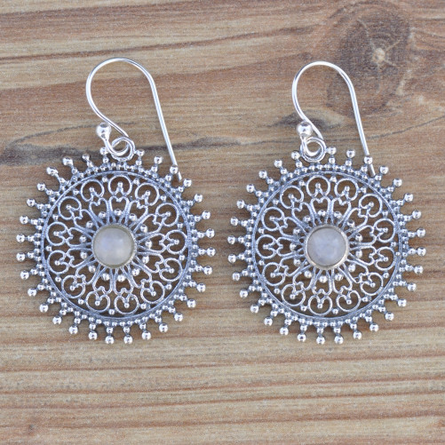 Boucles d'oreilles rondes ajourées en argent ciselé et Pierre de lune (blanc)