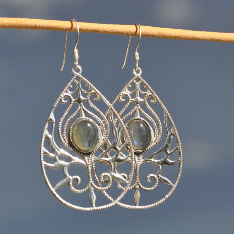 Grandes boucles d'oreilles argent goutte et pierre ovale en Labradorite (bleu) (vert) Grandes boucles d'oreilles argent goutte et pierre ovale en Labradorite (bleu) (vert)