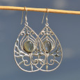 Grandes boucles d'oreilles argent goutte et pierre ovale en Labradorite (bleu) (vert) Grandes boucles d'oreilles argent goutte et pierre ovale en Labradorite (bleu) (vert)
