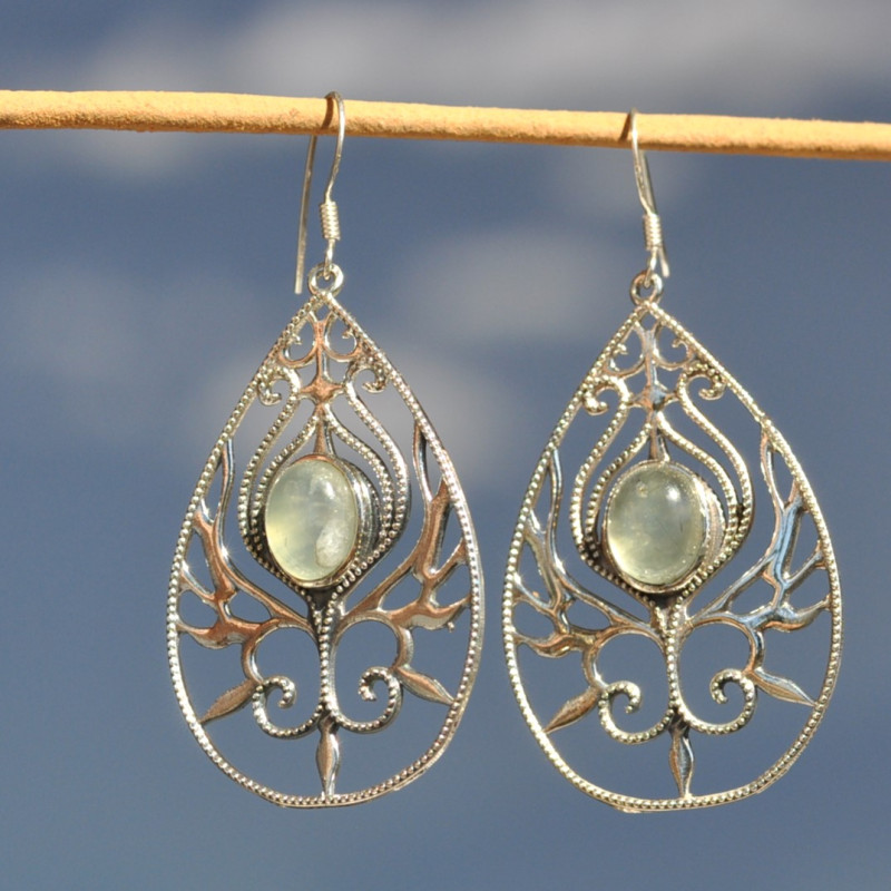 Grandes boucles d'oreilles argent goutte et pierre ovale en Prehnite (vert) Grandes boucles d'oreilles argent goutte et pierre ovale en Prehnite (vert)
