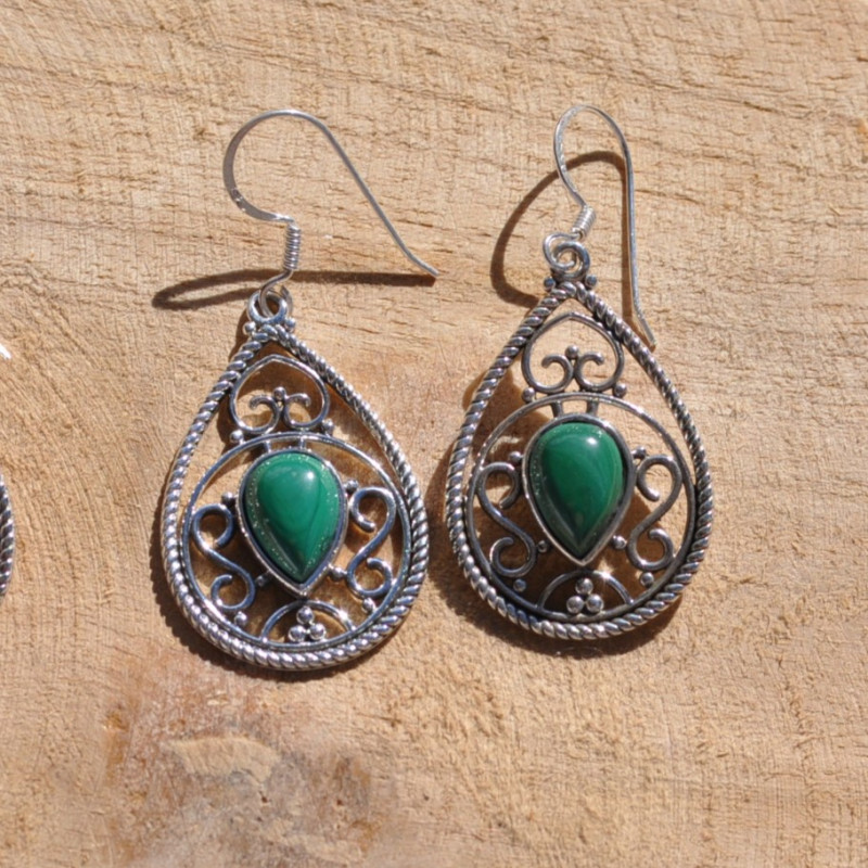 Boucles d'oreilles goutte en argent ciselé avec une pierre en Malachite (vert)