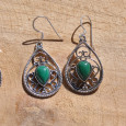 Boucles d'oreilles goutte en argent ciselé avec une pierre en Malachite (vert)
