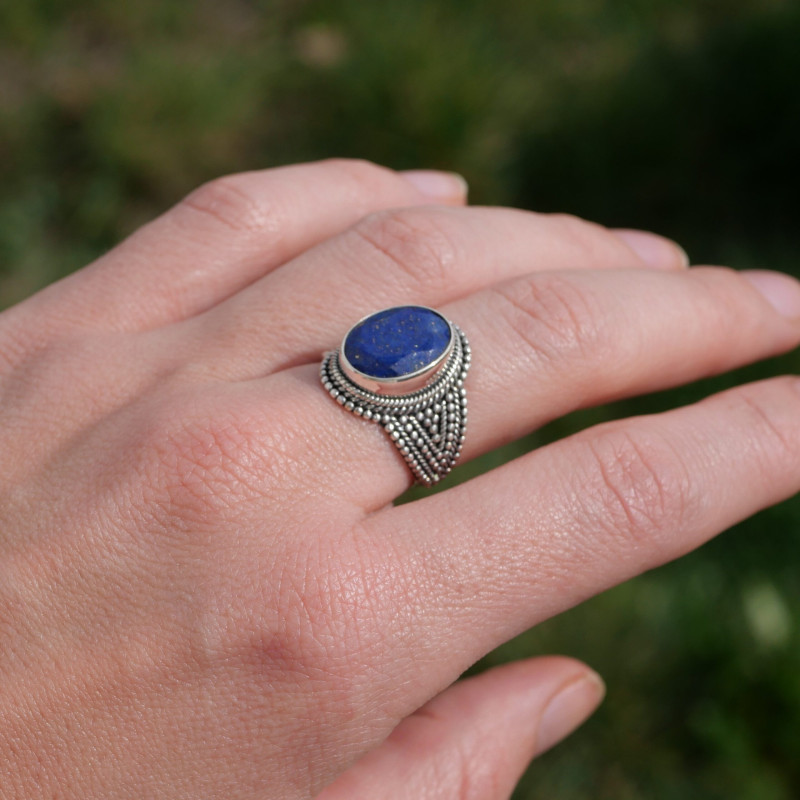 Bague argent travaillé et pierre Lapis lazuli facettée ovale (bleu) T51 Bague argent travaillé et pierre Lapis lazuli facettée ovale (bleu) T51