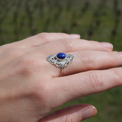 Bague fine bohème Lapis lazuli et argent ciselé (bleu)