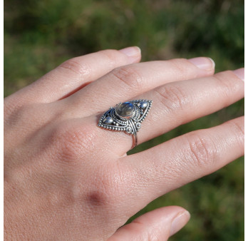 Bague fine ethnique Labradorite et argent ciselé (bleu)