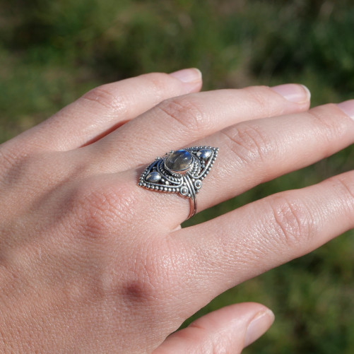 Bague fine ethnique Labradorite et argent ciselé (bleu)