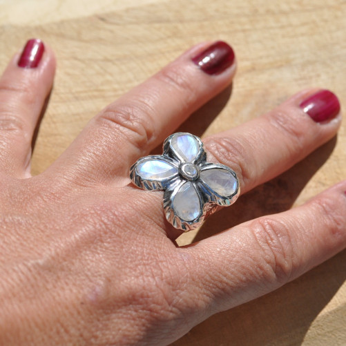 Grosse bague fleur argent et 5 pierres en Pierre de lune (blanc) (bleu) T58