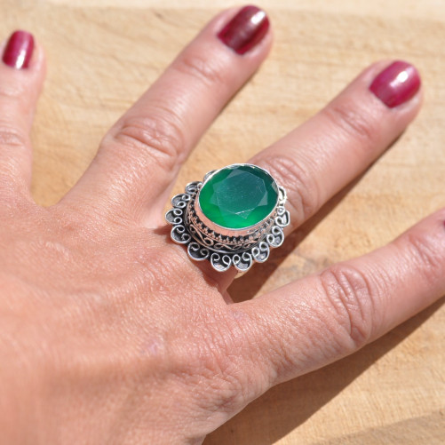Grosse bague argent ciselé avec pierre facettée en Agate verte (vert) T56