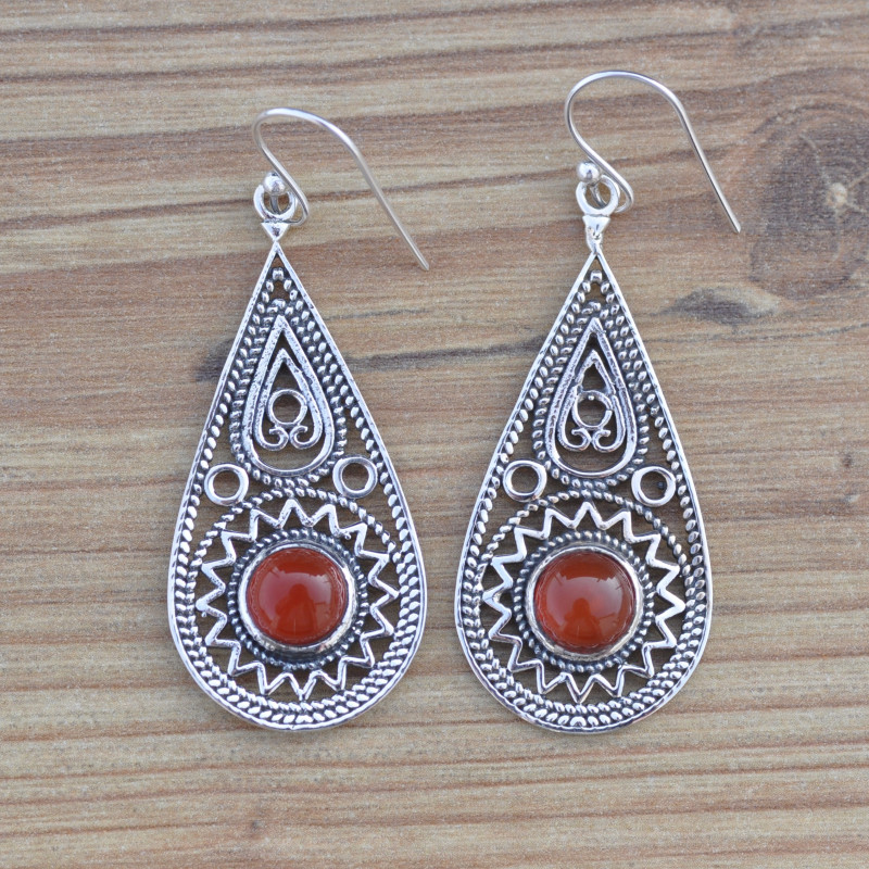 Grandes boucles gouttes en argent ajourées et pierre Cornaline (orange) Grandes boucles gouttes en argent ajourées et pierre Cornaline (orange)