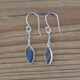 Boucles d'oreilles fines navettes en argent et Labradorite (bleu) Boucles d'oreilles fines navettes en argent et Labradorite (bleu)