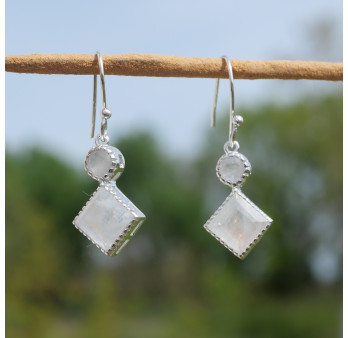 NEW ! Petites boucles en argent et 2 pierres facettées en Pierre de lune (blanc)