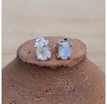 Minis boucles d'oreilles à clous en argent et Pierre de lune (blanc)