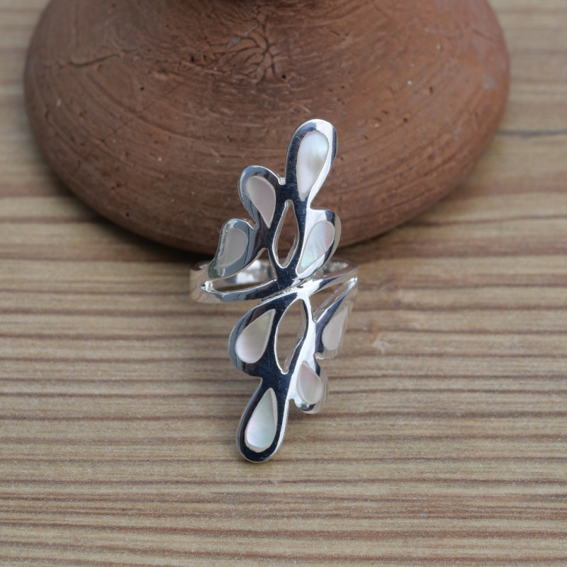 Longue bague en argent et 8 morceaux de Nacre (blanc) T53