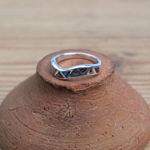 NEW ! Anneau fin ondulé en argent et Abalone (multicolore)