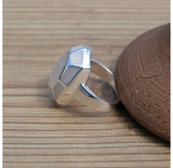 Bague ovale en argent et 9 morceaux de Nacre blanche (blanc) T58