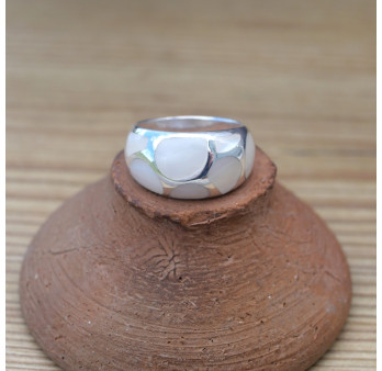 NEW ! Bague bombée en Nacre blanche et argent (blanc)
