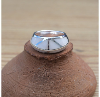 NEW ! Bague en argent bombée en Nacre blanche (blanc)