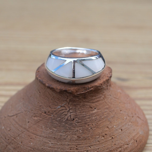 NEW ! Bague en argent bombée en Nacre blanche (blanc)