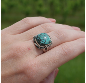 NEW ! Bague carrée argent ciselé et Turquoise du Tibet (bleu)