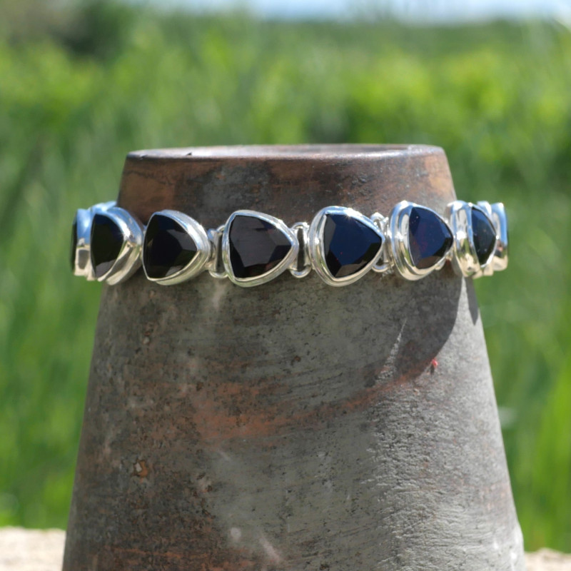 NEW ! Bracelet en argent et 10 pierres trillions en Grenat (rouge)