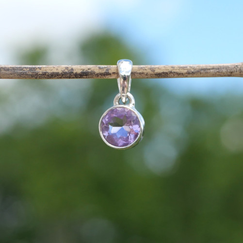 Petit pendentif rond en pierre Améthyste et argent (violet)
