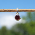 Petit pendentif rond en pierre Grenat et argent (rouge)