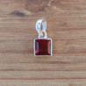 Petit pendentif carré en pierre Grenat et argent (rouge)