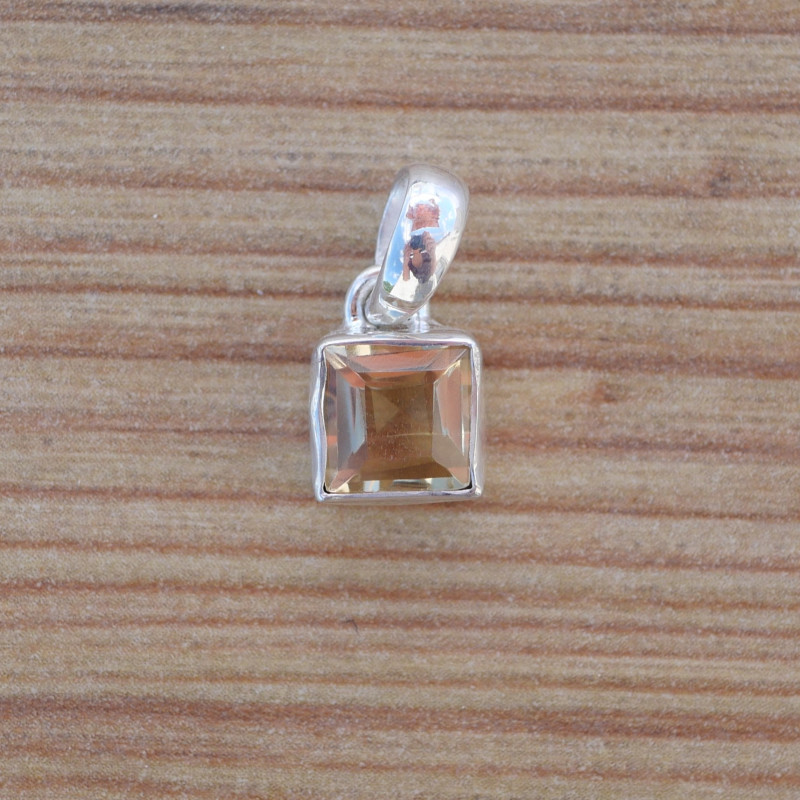 Petit pendentif carré en pierre Citrine et argent (jaune)