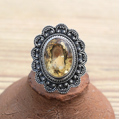 Bague fleur en pierre Citrine facettée et argent ciselé (jaune)